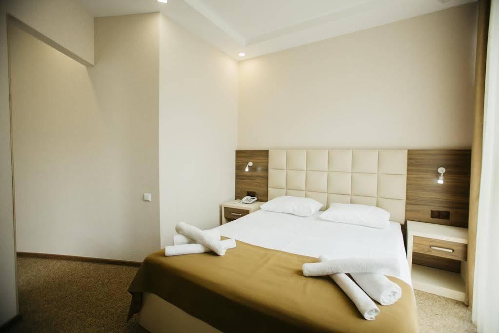 City Hotel Batumi Exterior foto